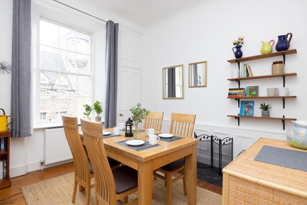 Joivy Cosy Flat In The Heart Of Edinburgh Apartamento Exterior foto