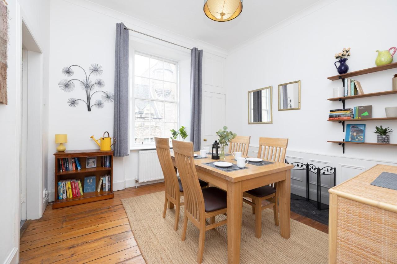 Joivy Cosy Flat In The Heart Of Edinburgh Apartamento Exterior foto